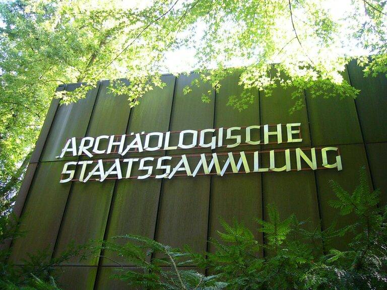 Schulklasse besucht die Archäologische Staatssaammlung München