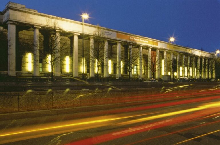 Schulklasse besucht das Haus der Kunst München